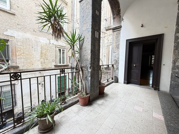appartamento in vendita a Napoli in zona San Lorenzo