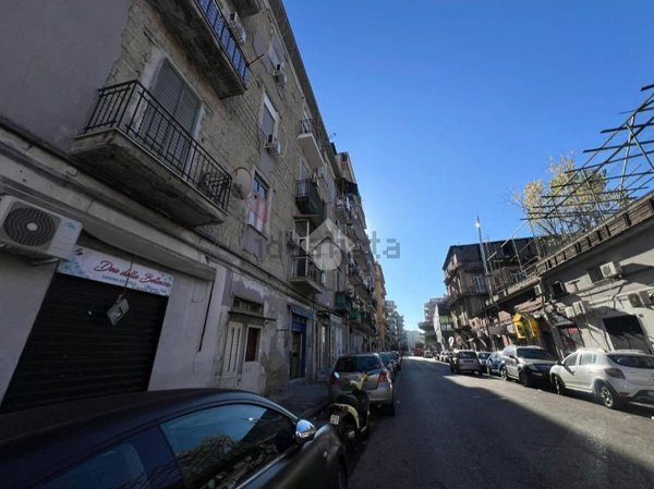negozio in vendita a Napoli in zona Vicaria
