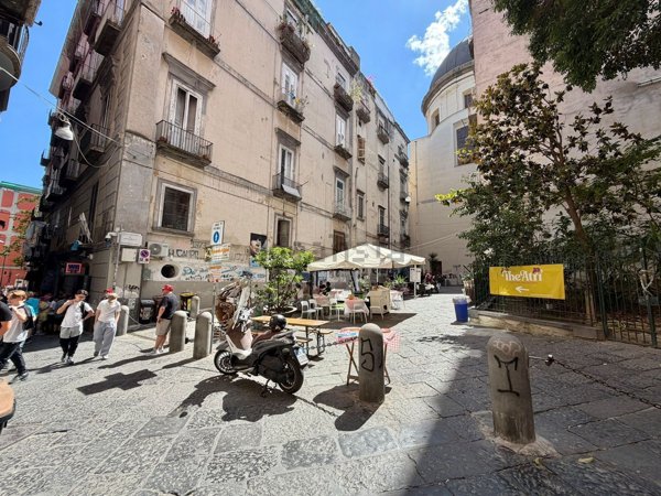 appartamento in vendita a Napoli in zona San Lorenzo