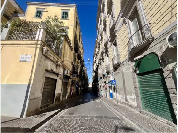 negozio in vendita a Napoli in zona San Ferdinando