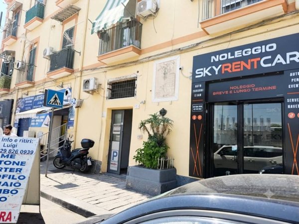 negozio in vendita a Napoli in zona Poggioreale
