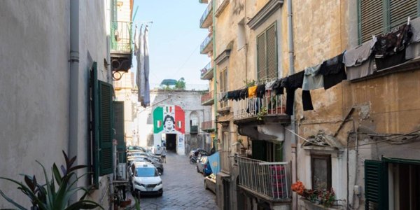 appartamento in vendita a Napoli in zona Chiaia
