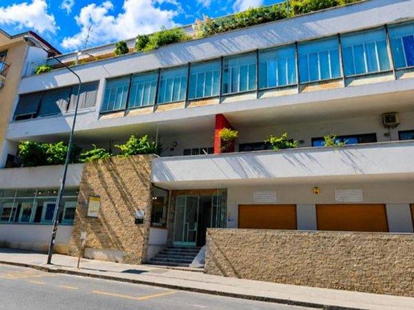 appartamento in vendita a Napoli in zona Chiaia
