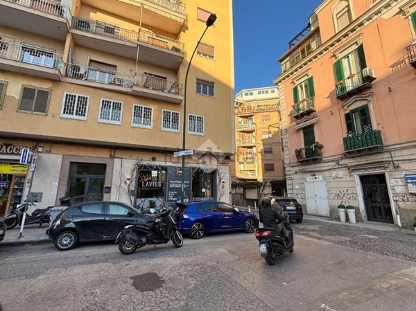 negozio in vendita a Napoli in zona Arenella