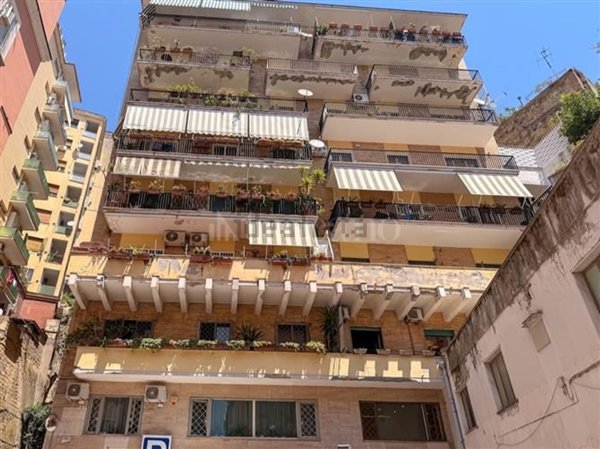 appartamento in vendita a Napoli in zona Chiaia