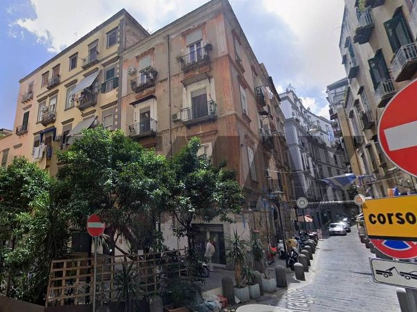 appartamento in vendita a Napoli in zona Chiaia