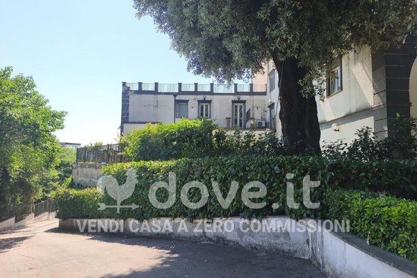 appartamento in vendita a Napoli in zona San Carlo all'Arena