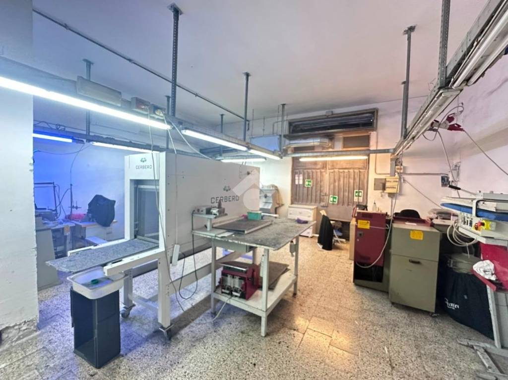 locale commerciale in vendita a Napoli