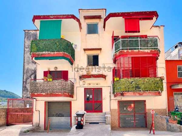 appartamento in vendita a Napoli in zona Pianura