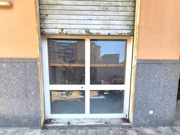 locale commerciale in vendita a Napoli in zona Fuorigrotta