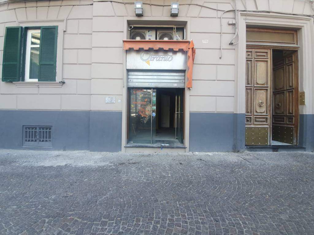 negozio in vendita a Napoli in zona Vomero
