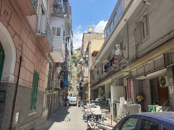 negozio in vendita a Napoli in zona Stella