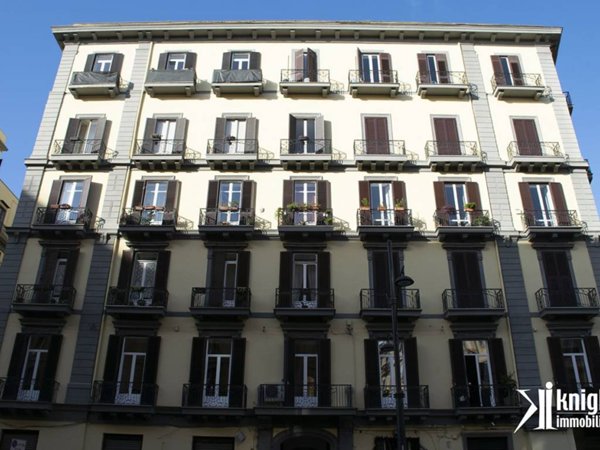 appartamento in vendita a Napoli in zona Chiaia