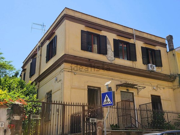 appartamento in vendita a Napoli in zona San Carlo all'Arena