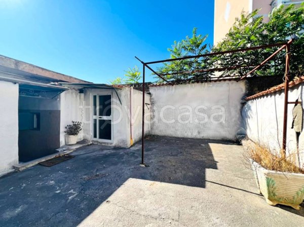 appartamento in vendita a Napoli in zona Barra