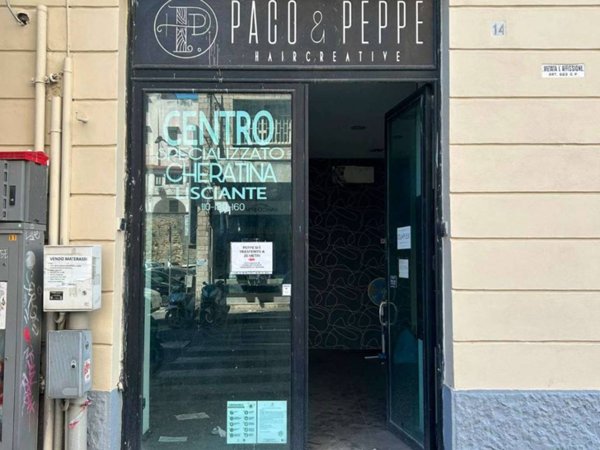 negozio in vendita a Napoli in zona Chiaia