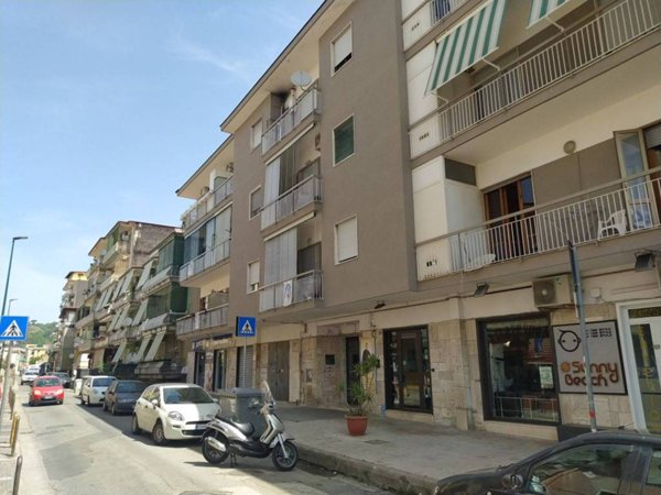 negozio in vendita a Napoli in zona Pianura