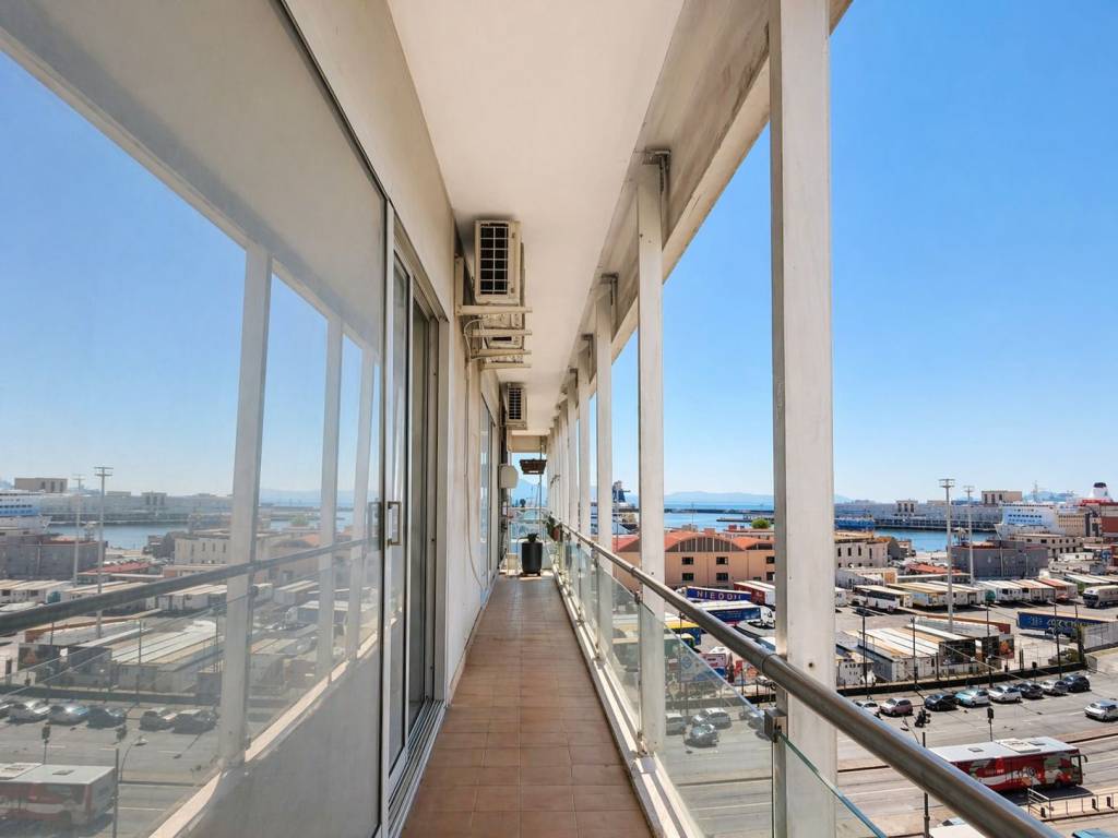 appartamento in vendita a Napoli in zona Porto