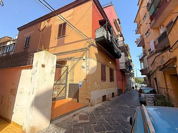 appartamento in vendita a Napoli in zona Bagnoli