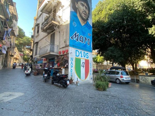 appartamento in vendita a Napoli in zona Stella