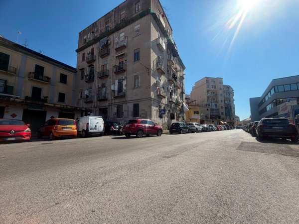 appartamento in vendita a Napoli in zona Fuorigrotta