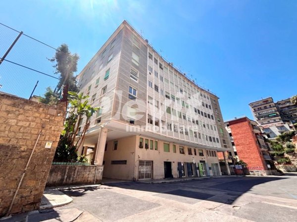 appartamento in vendita a Napoli in zona Chiaia