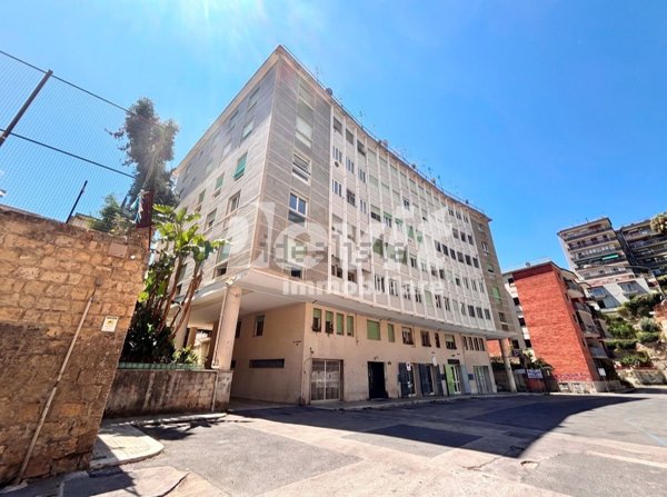 appartamento in vendita a Napoli in zona Chiaia
