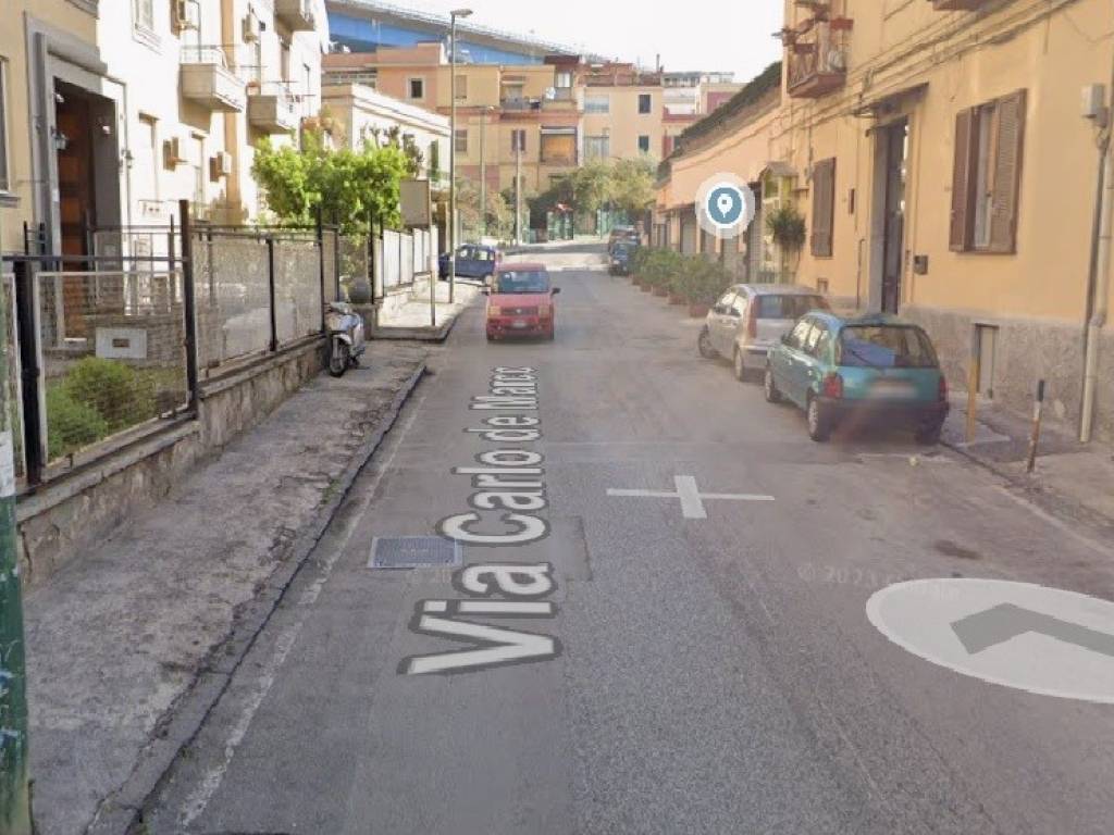 negozio in vendita a Napoli in zona San Carlo all'Arena