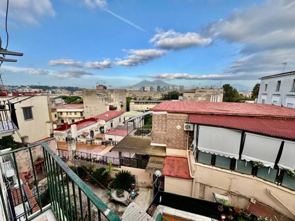 appartamento in vendita a Napoli in zona San Carlo all'Arena