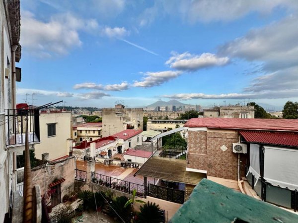 appartamento in vendita a Napoli in zona San Carlo all'Arena