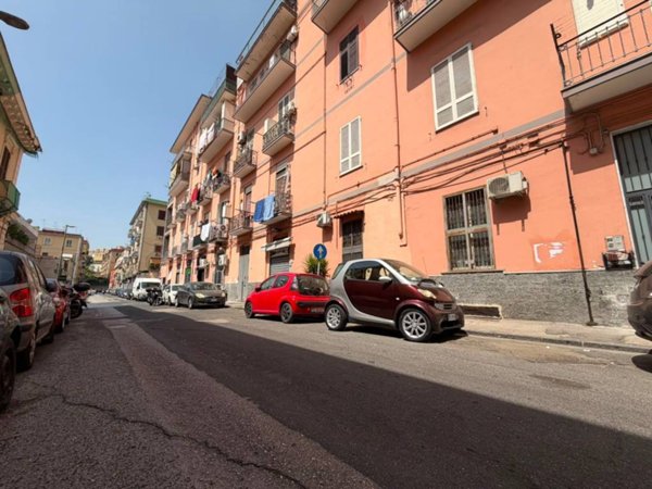 appartamento in vendita a Napoli in zona San Carlo all'Arena