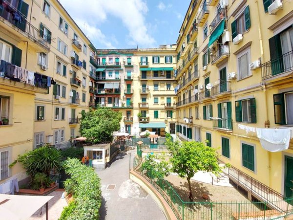 appartamento in vendita a Napoli in zona Stella