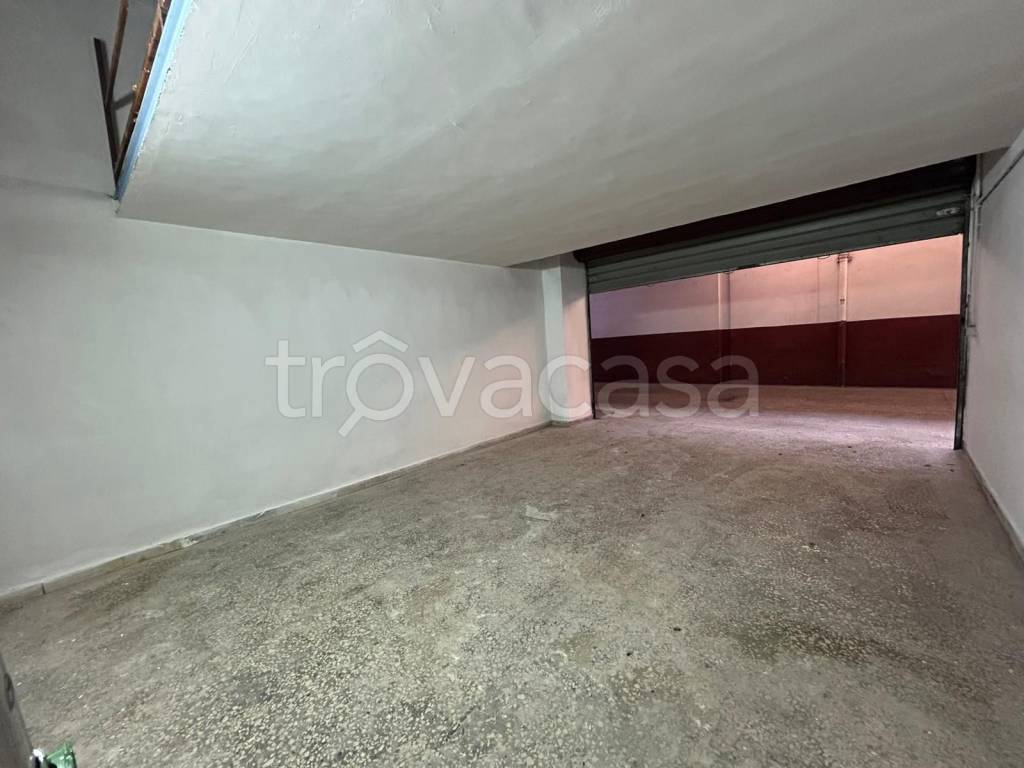 locale di sgombero in vendita a Napoli in zona Arenella