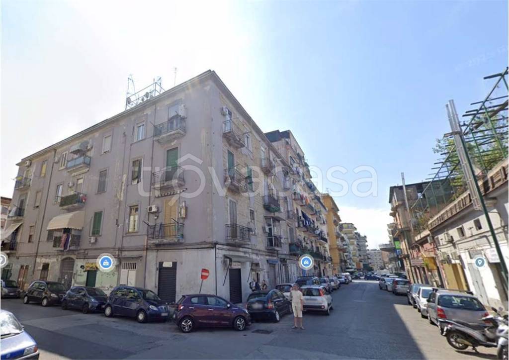 appartamento in vendita a Napoli in zona Vicaria