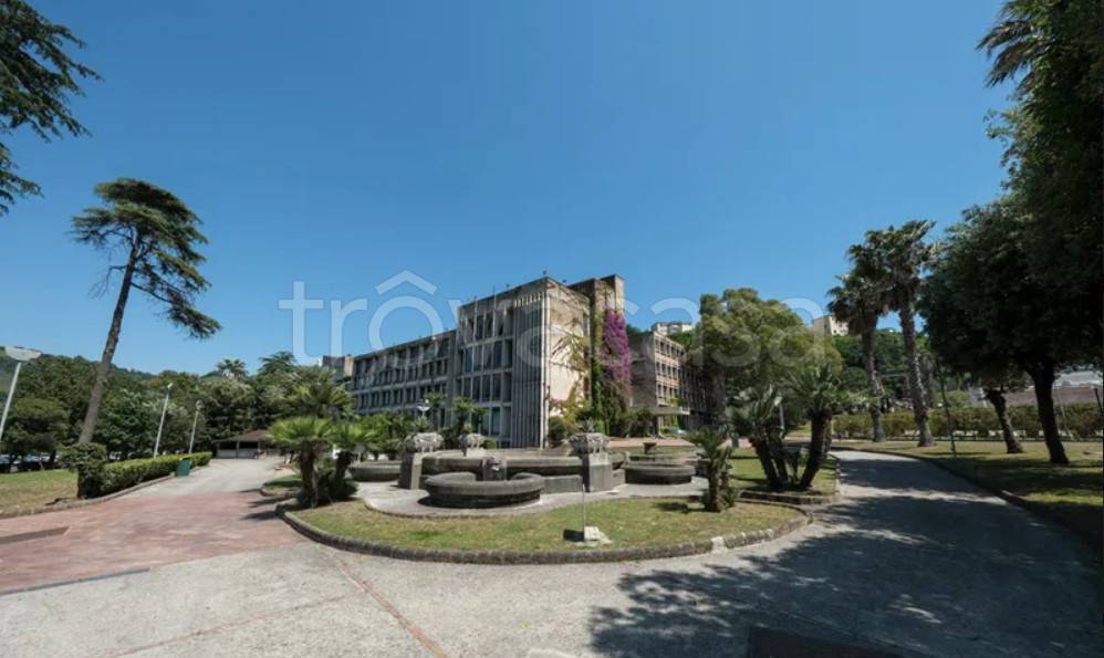 negozio in vendita a Napoli in zona Bagnoli