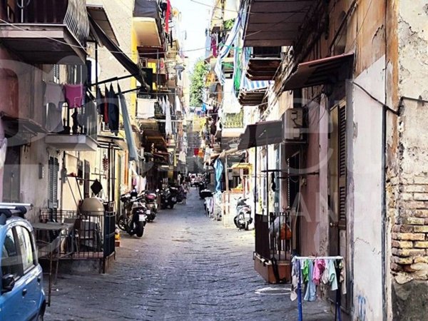 appartamento in vendita a Napoli in zona Stella