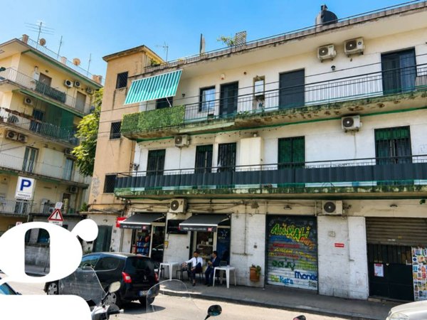 locale commerciale in vendita a Napoli in zona Capodimonte / Colli Aminei