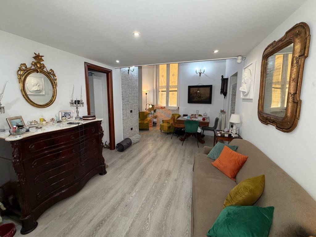 appartamento in vendita a Napoli in zona Pendino / San Giuseppe