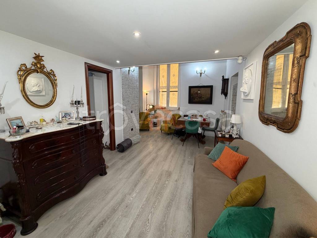 appartamento in vendita a Napoli in zona Pendino / San Giuseppe