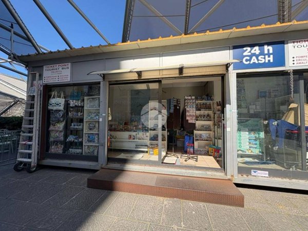 negozio in vendita a Napoli in zona Pendino / San Giuseppe