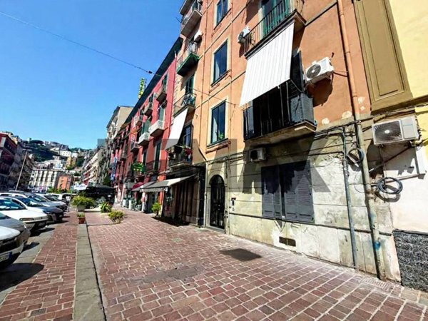 appartamento in vendita a Napoli in zona Chiaia