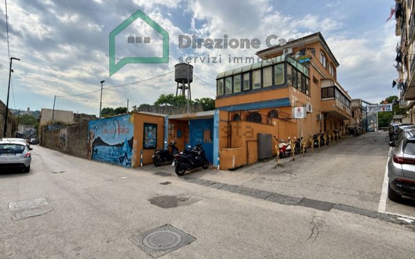 locale commerciale in vendita a Napoli in zona Vicaria