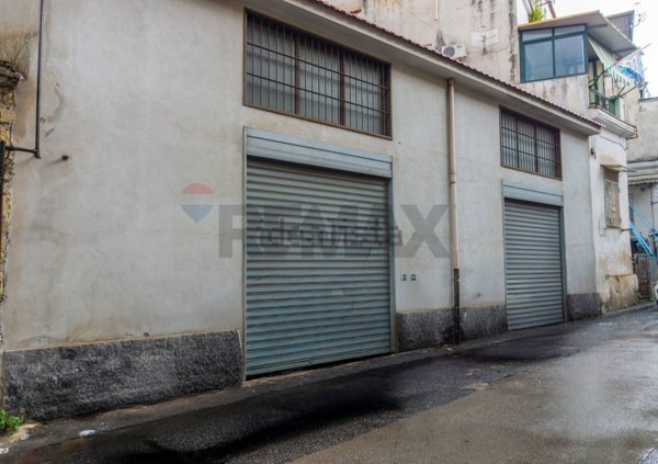 locale di sgombero in vendita a Napoli