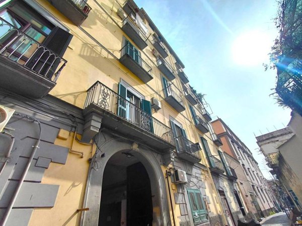 appartamento in vendita a Napoli in zona San Carlo all'Arena
