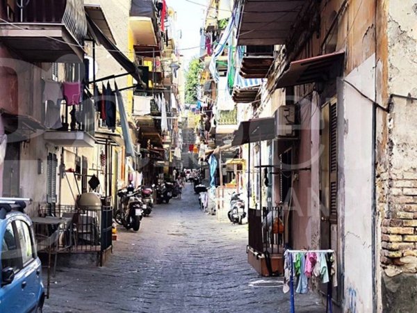 appartamento in vendita a Napoli in zona Stella