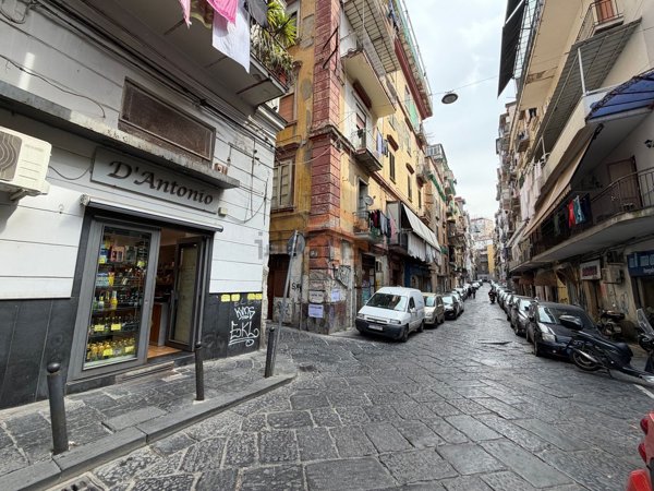appartamento in vendita a Napoli in zona San Lorenzo