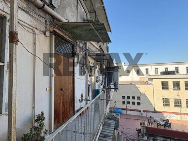 appartamento in vendita a Napoli in zona Vicaria
