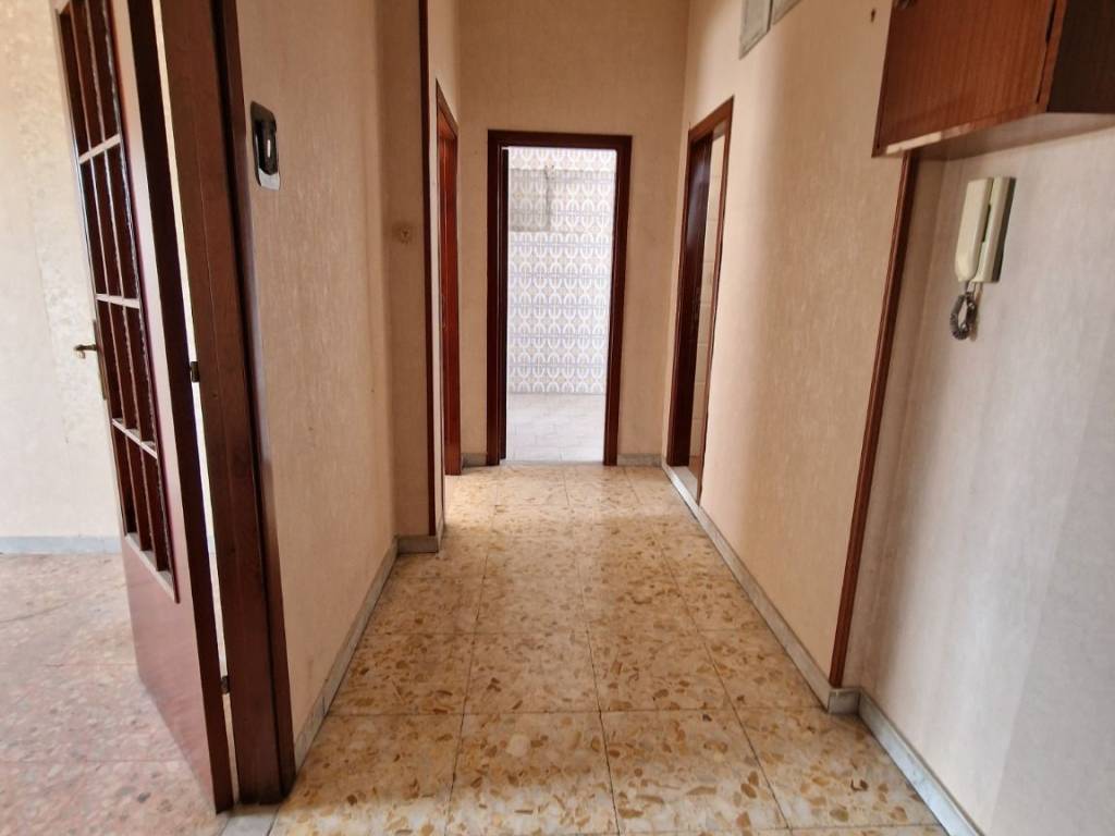 appartamento in vendita a Napoli in zona San Carlo all'Arena