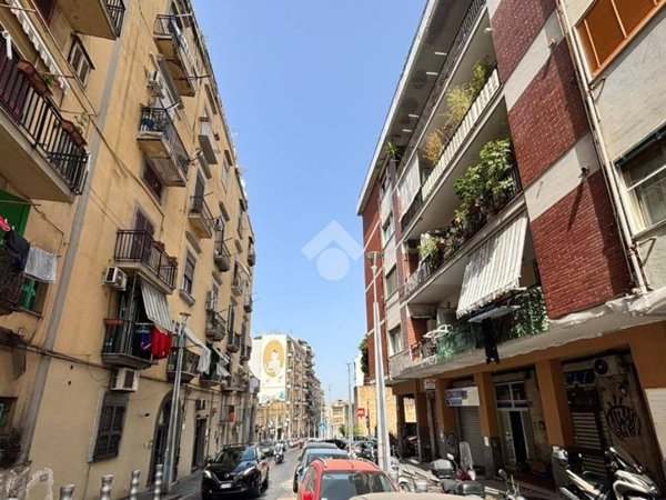 negozio in vendita a Napoli in zona Avvocata