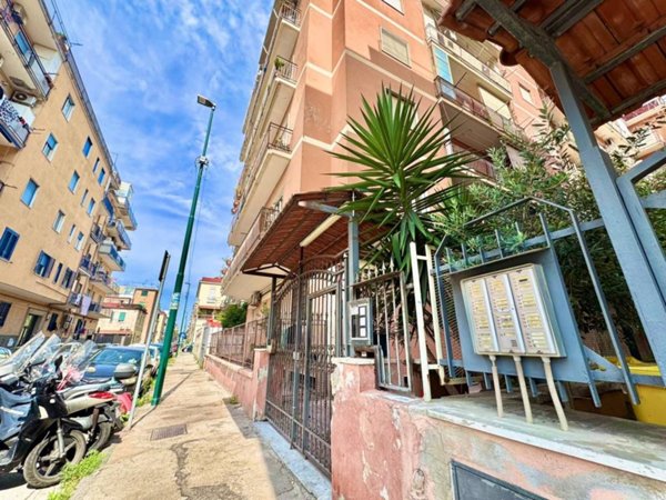 appartamento in vendita a Napoli in zona Bagnoli